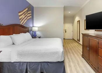 Clarion Pointe Sulphur Springs hotel thumbnail 7