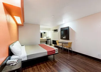 Motel 6 San Antonio, Tx - Frost Bank Center hotel thumbnail 6