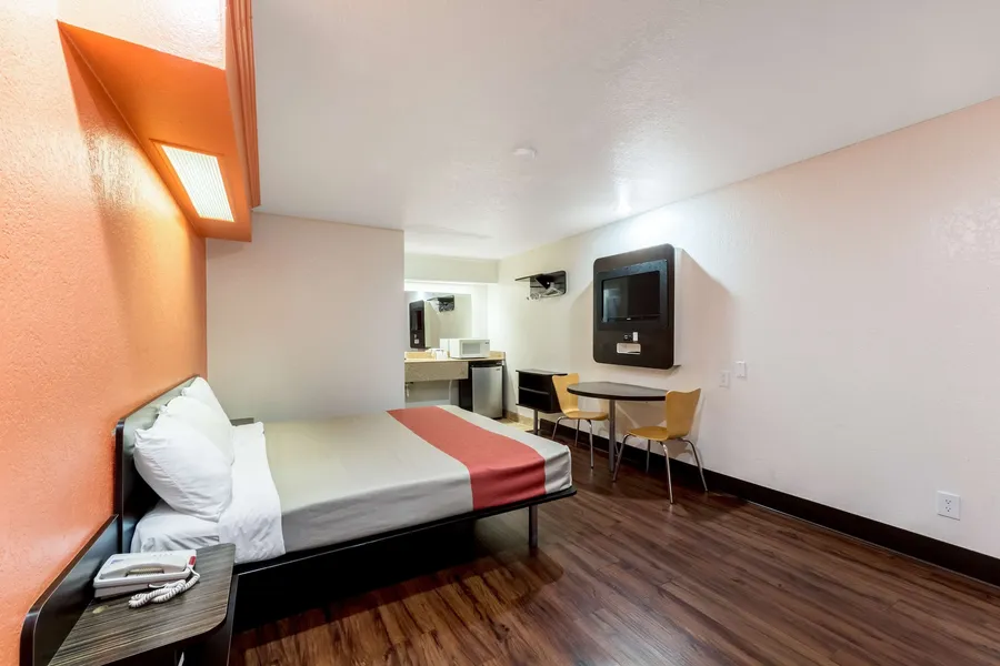 Motel 6 San Antonio, Tx - Frost Bank Center hotel detail image 6