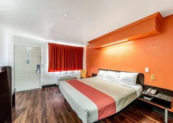 Motel 6 San Antonio, Tx - Frost Bank Center hotel thumbnail 8