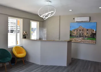 Days Inn by Wyndham San Antonio Alamo/Riverwalk hotel thumbnail 2