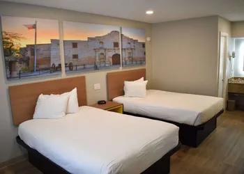 Days Inn by Wyndham San Antonio Alamo/Riverwalk hotel thumbnail 6