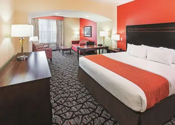 La Quinta Inn & Suites by Wyndham Pecos hotel thumbnail 5
