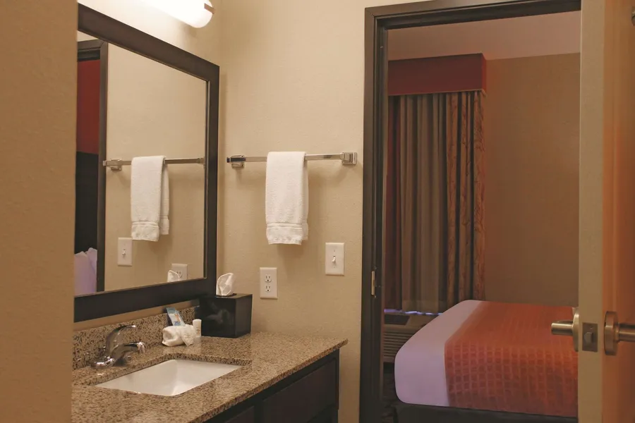 La Quinta Inn & Suites by Wyndham Pecos hotel detail image 6
