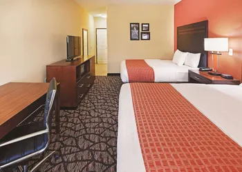 La Quinta Inn & Suites by Wyndham Pecos hotel thumbnail 7