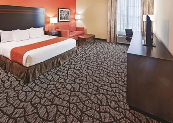 La Quinta Inn & Suites by Wyndham Pecos hotel thumbnail 8