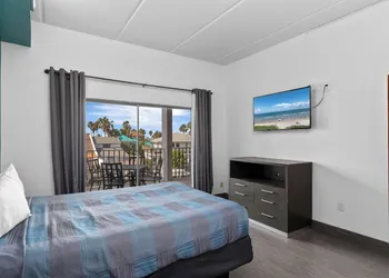 WindWater Hotel and Marina hotel thumbnail 3