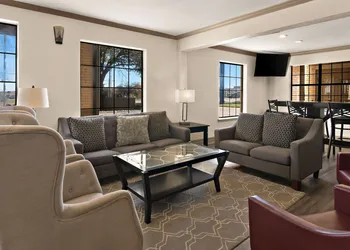 Quality Inn & Suites Weatherford hotel thumbnail 3