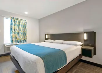 Studio 6 Waco, TX - Downtown - Baylor hotel thumbnail 7