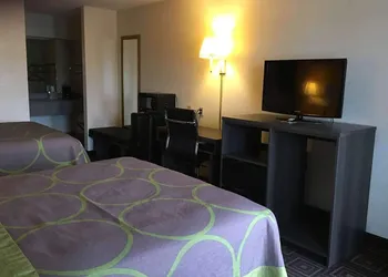 Super 8 by Wyndham Seguin hotel thumbnail 6