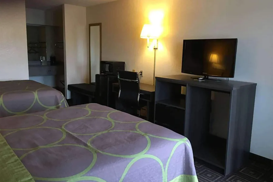 Super 8 by Wyndham Seguin hotel detail image 6