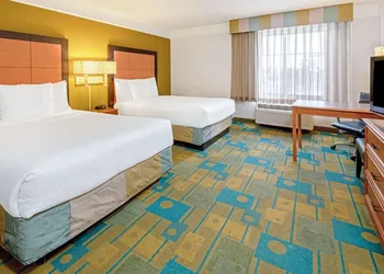 La Quinta Inn & Suites by Wyndham Salt Lake City Airport hotel thumbnail 5