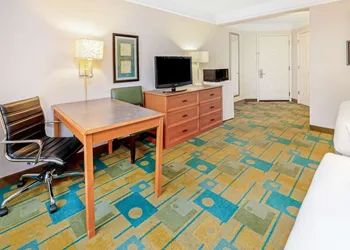 La Quinta Inn & Suites by Wyndham Salt Lake City Airport hotel thumbnail 6
