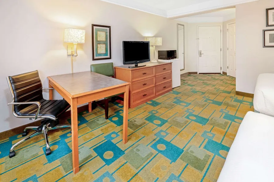 La Quinta Inn & Suites by Wyndham Salt Lake City Airport hotel detail image 6