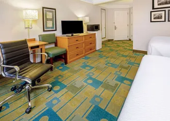 La Quinta Inn & Suites by Wyndham Salt Lake City Airport hotel thumbnail 8