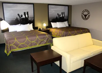 Super 8 by Wyndham Victoria/North/Mall Area hotel thumbnail 3