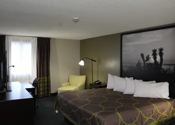 Super 8 by Wyndham Victoria/North/Mall Area hotel thumbnail 4