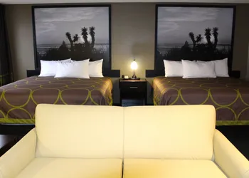 Super 8 by Wyndham Victoria/North/Mall Area hotel thumbnail 6