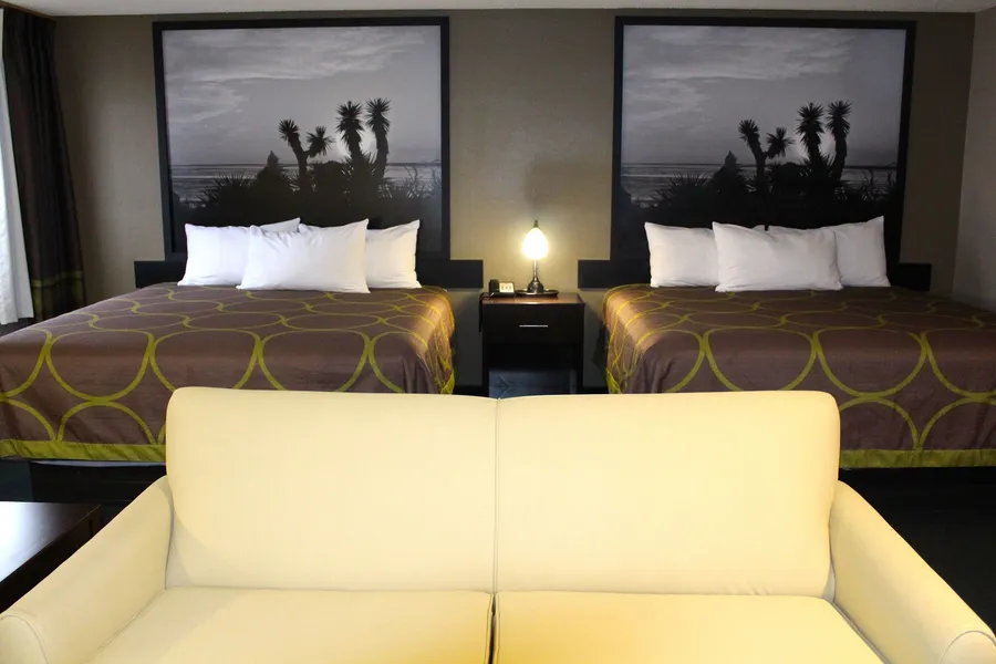 Super 8 by Wyndham Victoria/North/Mall Area hotel detail image 6