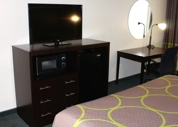 Super 8 by Wyndham Victoria/North/Mall Area hotel thumbnail 7