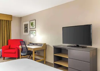 Country Inn & Suites by Radisson, Newport News South, VA hotel thumbnail 6