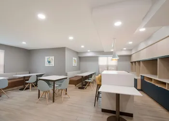 Sonesta Simply Suites Falls Church hotel thumbnail 4