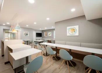 Sonesta Simply Suites Falls Church hotel thumbnail 5
