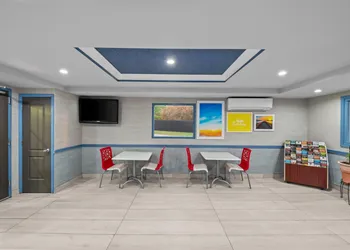 Days Inn by Wyndham Chesapeake hotel thumbnail 3