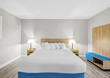 Days Inn by Wyndham Chesapeake hotel thumbnail 7