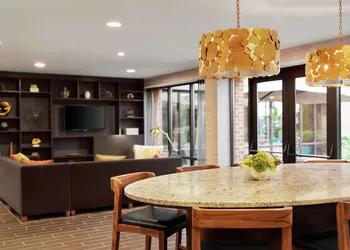 Doubletree by Hilton McLean Tysons hotel thumbnail 6