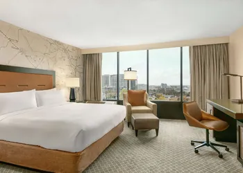 Doubletree by Hilton McLean Tysons hotel thumbnail 7