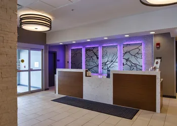 DoubleTree by Hilton Neenah hotel thumbnail 2