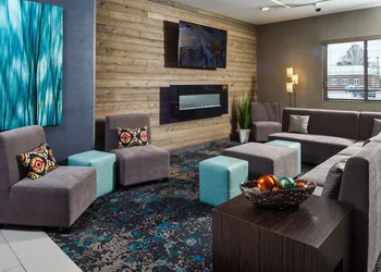 DoubleTree by Hilton Neenah hotel thumbnail 3