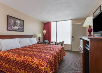 Ramada Limited Norfolk hotel thumbnail 3