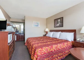 Ramada Limited Norfolk hotel thumbnail 4