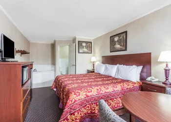 Ramada Limited Norfolk hotel thumbnail 6