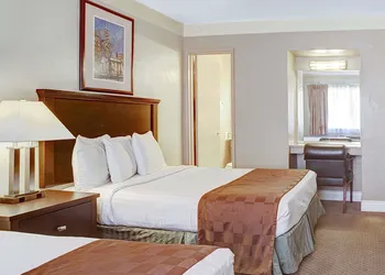 Travelodge by Wyndham Everett City Center hotel thumbnail 3
