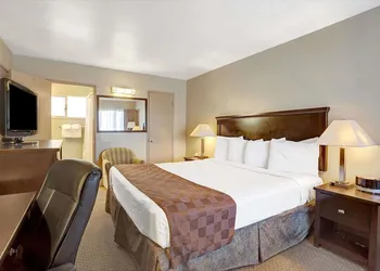 Travelodge by Wyndham Everett City Center hotel thumbnail 4