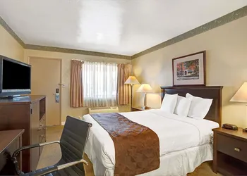 Travelodge by Wyndham Everett City Center hotel thumbnail 7