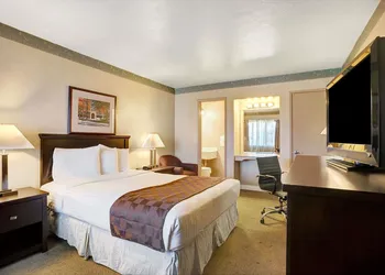 Travelodge by Wyndham Everett City Center hotel thumbnail 8