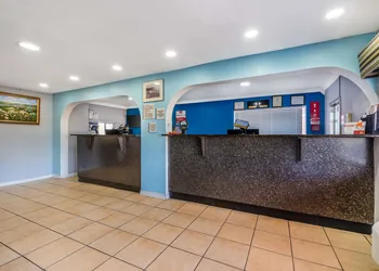 Econo Lodge Inn & Suites Virginia Beach - Norfolk hotel thumbnail 4