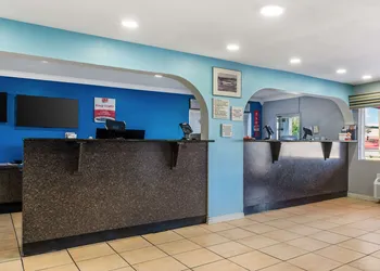 Econo Lodge Inn & Suites Virginia Beach - Norfolk hotel thumbnail 5