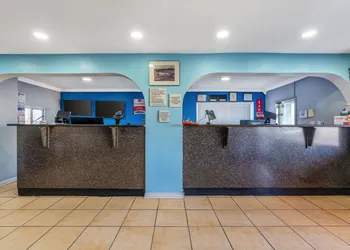 Econo Lodge Inn & Suites Virginia Beach - Norfolk hotel thumbnail 6