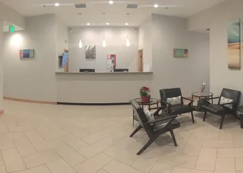 Oyster Bay Inn & Suites hotel thumbnail 2