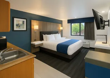 Oyster Bay Inn & Suites hotel thumbnail 5