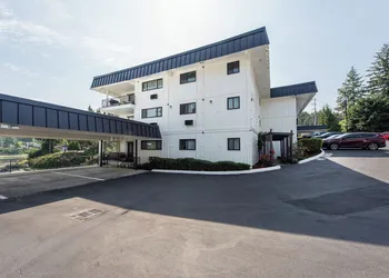 Oyster Bay Inn & Suites hotel thumbnail 6