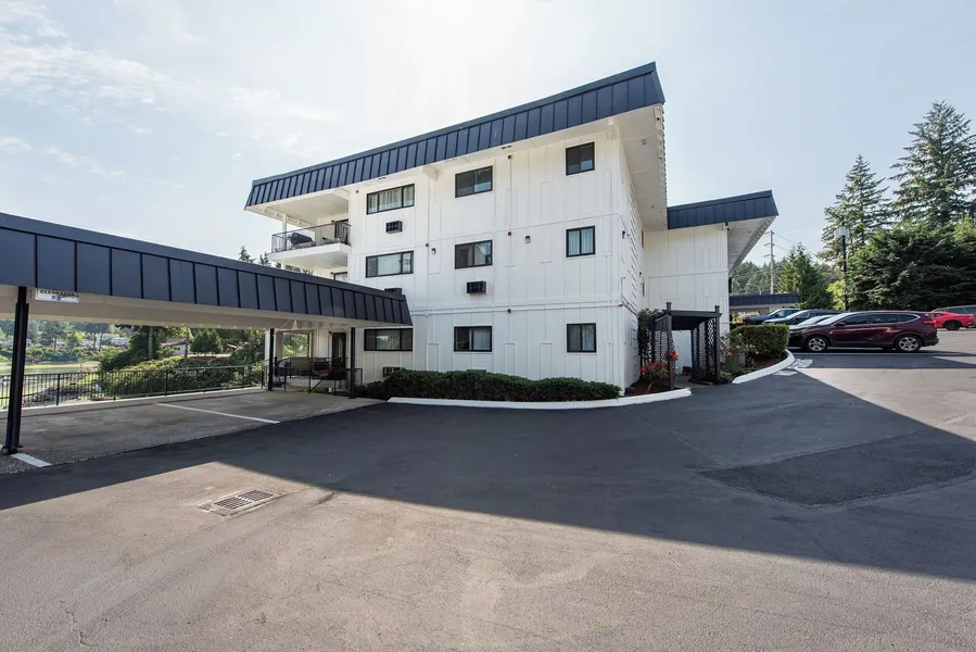 Oyster Bay Inn & Suites hotel detail image 6