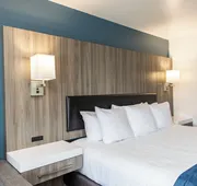 Oyster Bay Inn & Suites hotel detail image 7