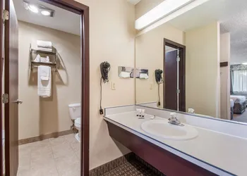 Red Lion Inn & Suites Vancouver hotel thumbnail 6