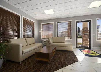 Super 8 by Wyndham Wytheville hotel thumbnail 4